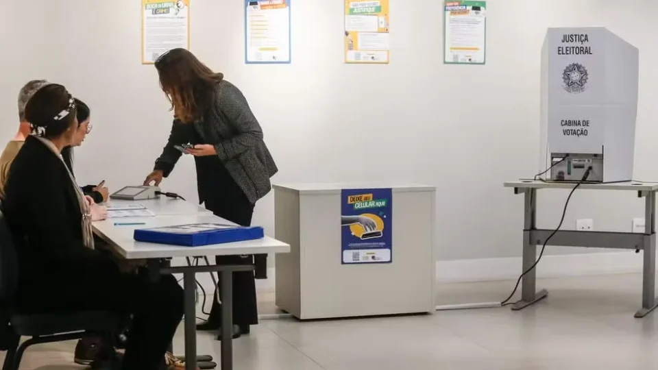 Mesários não foram avisados da prorrogação em Belo Horizonte
