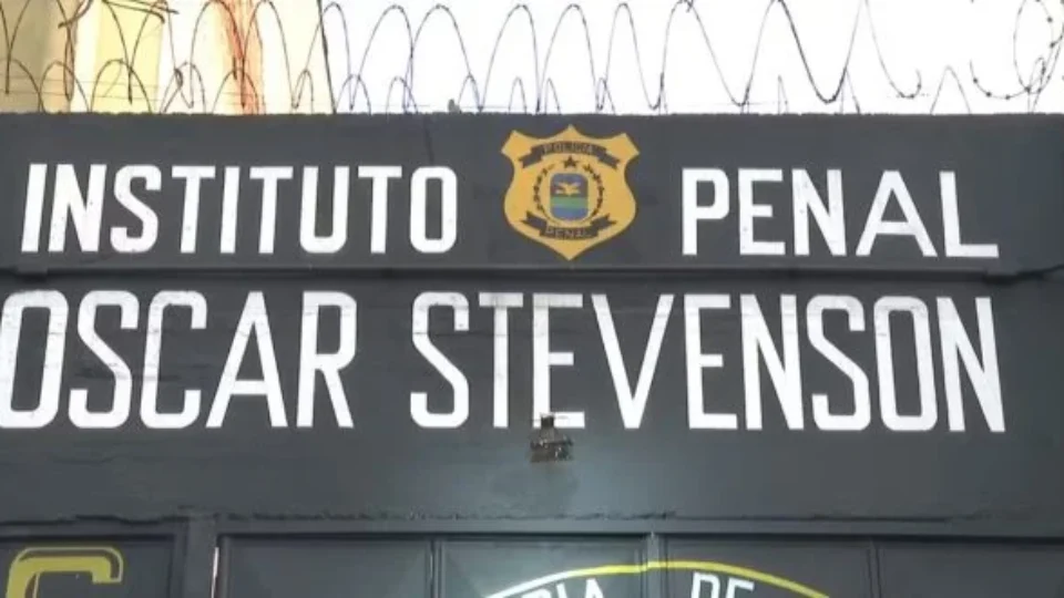 Diretora de presídio em Benfica (RJ) é presa por suspeita de desvio de alimentos