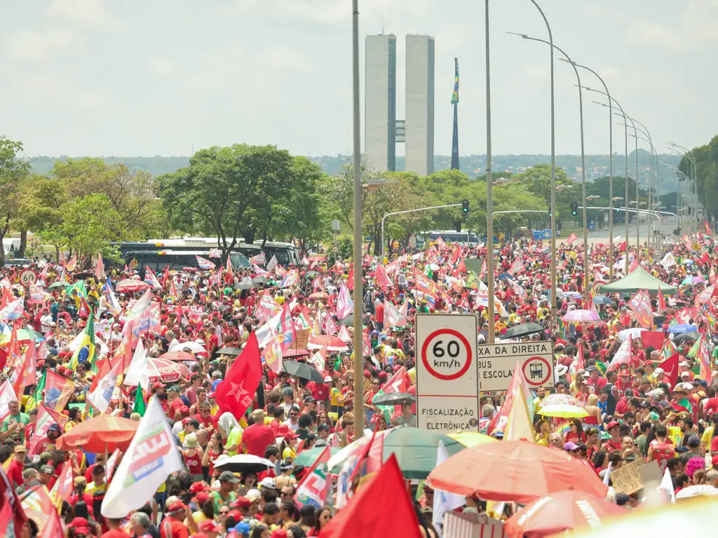 Brasília, DF 18/10/2026 Ato em apoio à reeleição de Luiz Inácio Lula da Silva à Presidência da República reune multidão na Esplanada dos Ministérios em Brasília Foto: Fabio Rodrigues-Pozzebom/ Agência Brasil