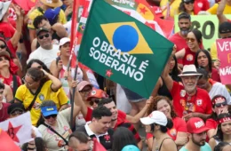 Em apoio a Lula e em defesa da democracia, multidões vão às ruas em todo o país