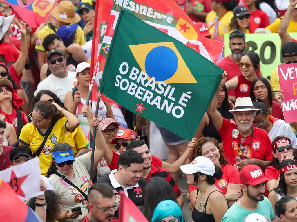 Brasília, DF 18/10/2026 Ato em apoio à reeleição de Luiz Inácio Lula da Silva à Presidência da República reune multidão na Esplanada dos Ministérios em Brasília Foto: Fabio Rodrigues-Pozzebom/ Agência Brasil
