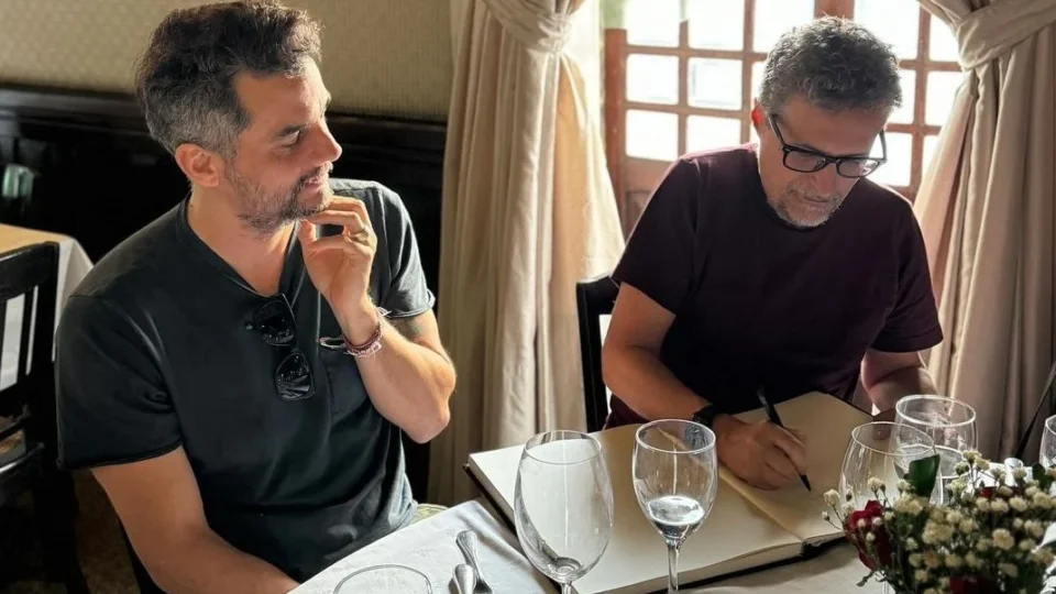 Wagner Moura e Kleber Mendonça Filho assinam carta sobre eleições no Brasil