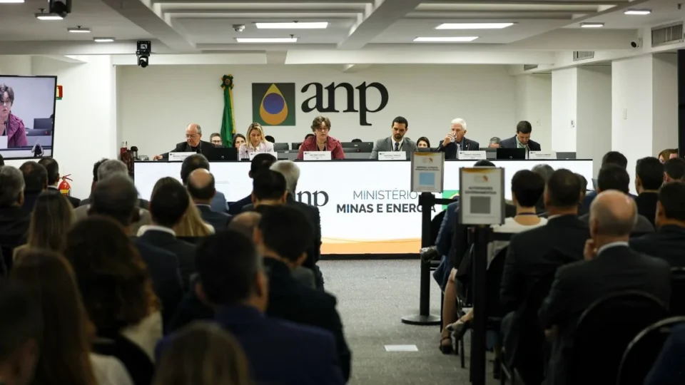 Leilão da ANP arrecada R$ 3 bilhões com a venda de 49 blocos