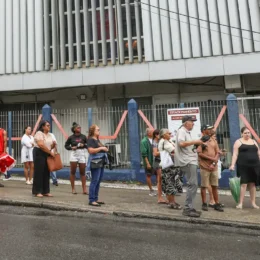 Após falta de ônibus nas eleições, projeto prevê até 10 anos de prisão para prefeitos