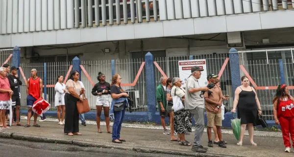 Após falta de ônibus nas eleições, projeto prevê até 10 anos de prisão para prefeitos