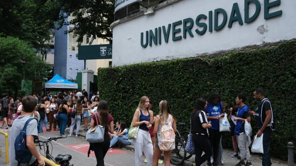 Justiça suspende vaquinha para estudantes viajarem e votarem no 2º turno
