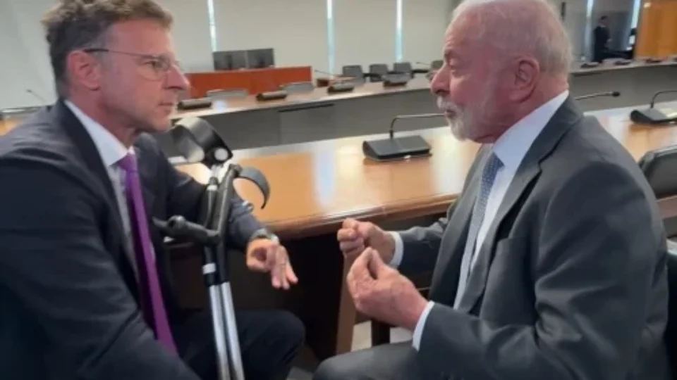 Em conversa com Edu Moreira, Lula manda recado a jovens de 16 a 20 anos