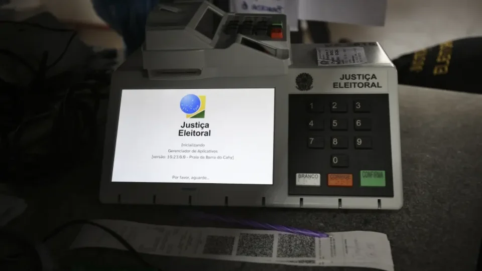 TSE desmente fraude e explica pausa de 50 minutos na divulgação dos votos