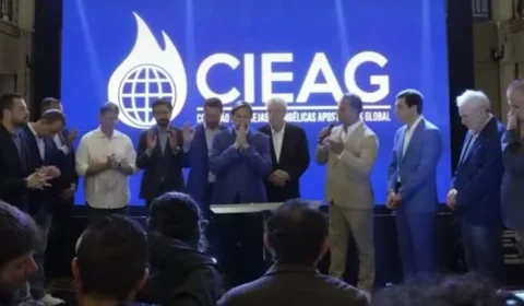 Entidade aciona MPF contra Tarcísio e pede cassação por atos em igrejas