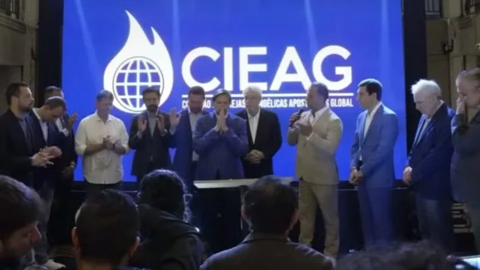 Entidade aciona MPF contra Tarcísio e pede cassação por atos em igrejas