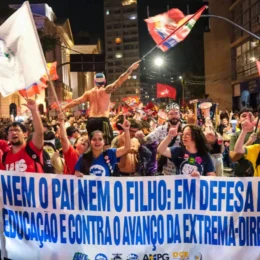 Estudantes ampliam mobilização nas ruas contra Flávio Bolsonaro; veja onde serão os próximos atos