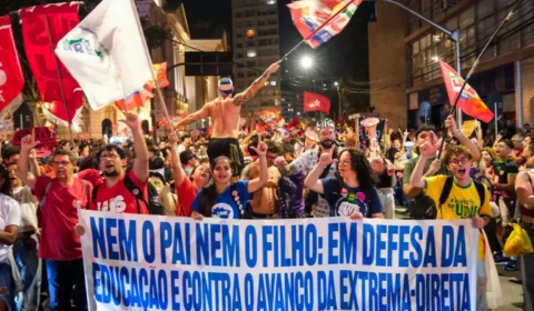 Estudantes ampliam mobilização nas ruas contra Flávio Bolsonaro; veja onde serão os próximos atos