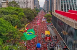 Estudantes convocam ato na Paulista no domingo (1º) contra ameaças de Flávio Bolsonaro