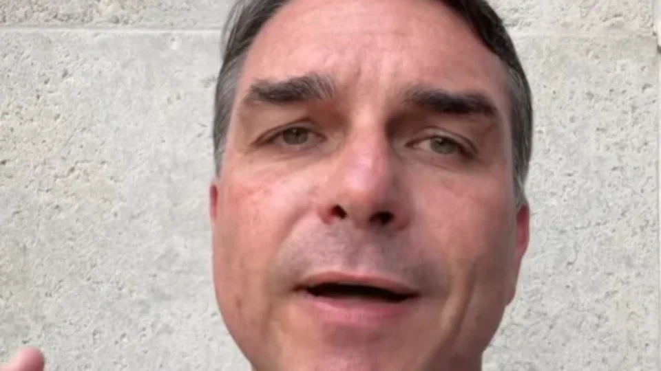 PL reconhece derrota para Lula, e Flávio Bolsonaro diz que vai liderar oposição