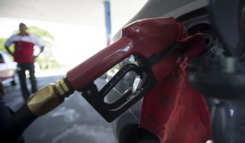 Gasolina custa mais de R$ 7 em 24 estados da federação; Piauí tem combustível mais caro do país