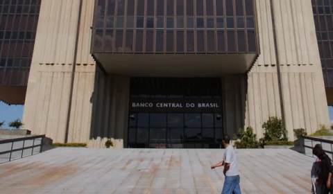 Servidores do Banco Central aprovam greve a partir de sexta (1º)