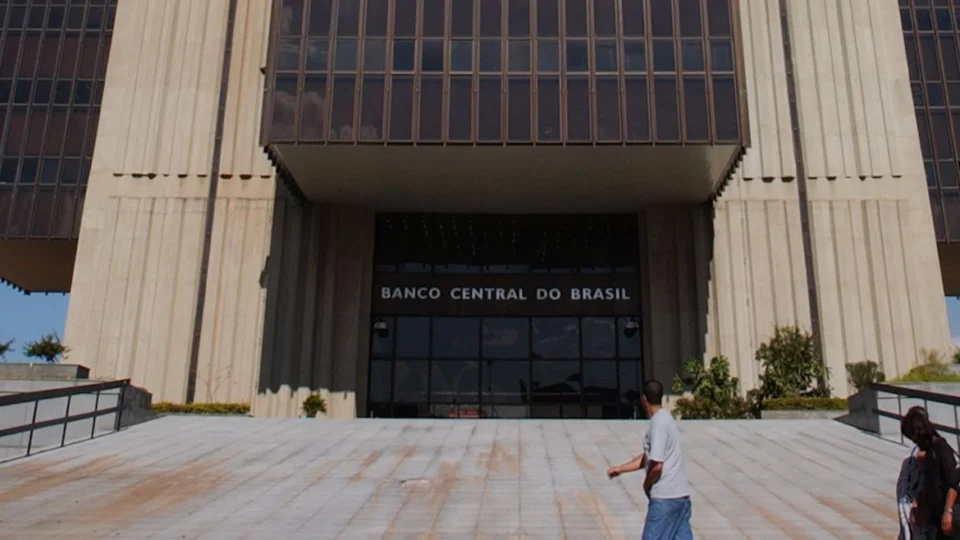 Servidores do Banco Central aprovam greve a partir de sexta (1º)