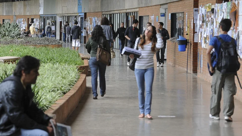 Sem emprego decente, inadimplentes do FIES desistem de renegociar dívida