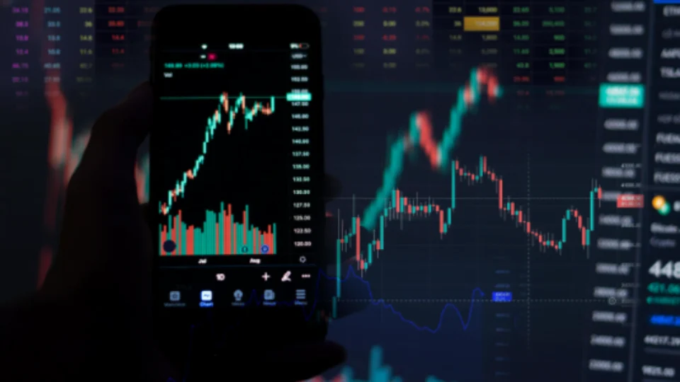 Ibovespa tem alta de 0,42% e fica acima dos 110 mil pontos