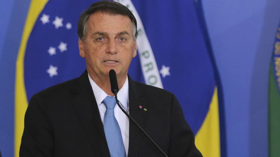 Bolsonaro propõe ICMS zero para combustíveis em mais uma medida eleitoreira