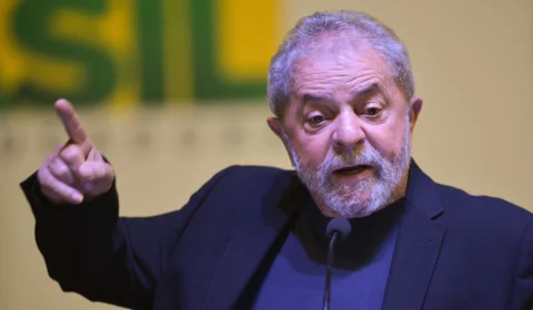 Lula promete zerar Imposto de Renda para quem ganha até R$ 5 mil