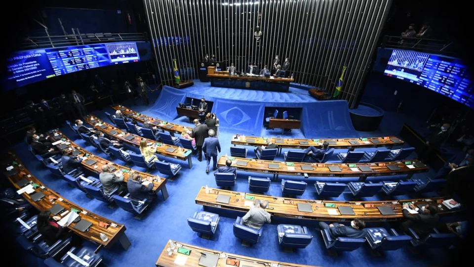 Em sessão no Senado, com BC e Planejamento, Haddad afirma que continuidade da alta taxa de juros vai comprometer a arrecadação