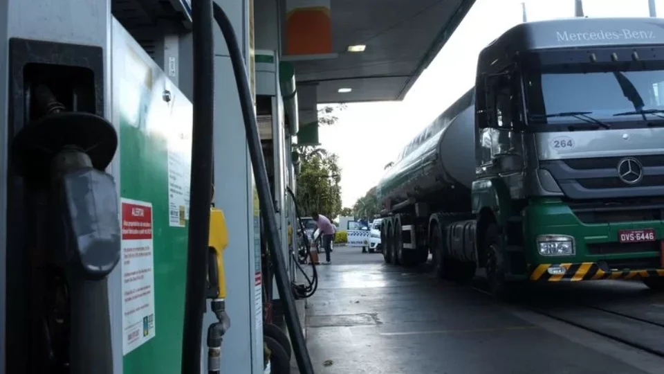 Petrobras envia ofício a Minas e Energia alertando para risco de falta de diesel