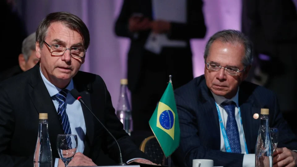 Bolsonaro usa privatização da Petrobras para reconquistar apoio dos mais ricos nas eleições de 2022