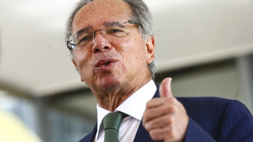 Para ajudar Bolsonaro a se reeleger, Paulo Guedes mente sobre números do crescimento econômico do Brasil