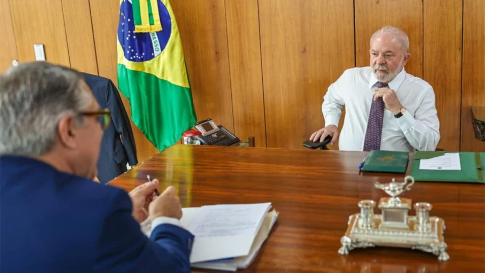 Lula convoca 1ª reunião ministerial para amanhã. Objetivo é avaliar a máquina pública e alinhar ações