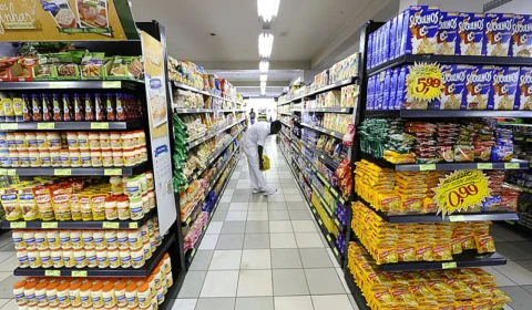 Taxar alimentos ultraprocessados pode significar mais recursos para políticas sociais