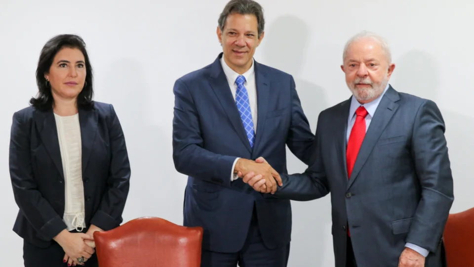 Pacote econômico anunciado por Haddad prevê R$ 242,7 bi para reduzir rombo e conter avanço da dívida pública