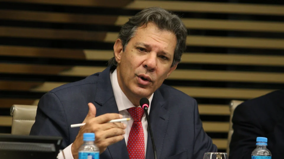 Haddad vê pouca generosidade em comunicado do BC sobre juros. Para Wagner, Lula diz o que maioria pensa sobre a decisão do Copom