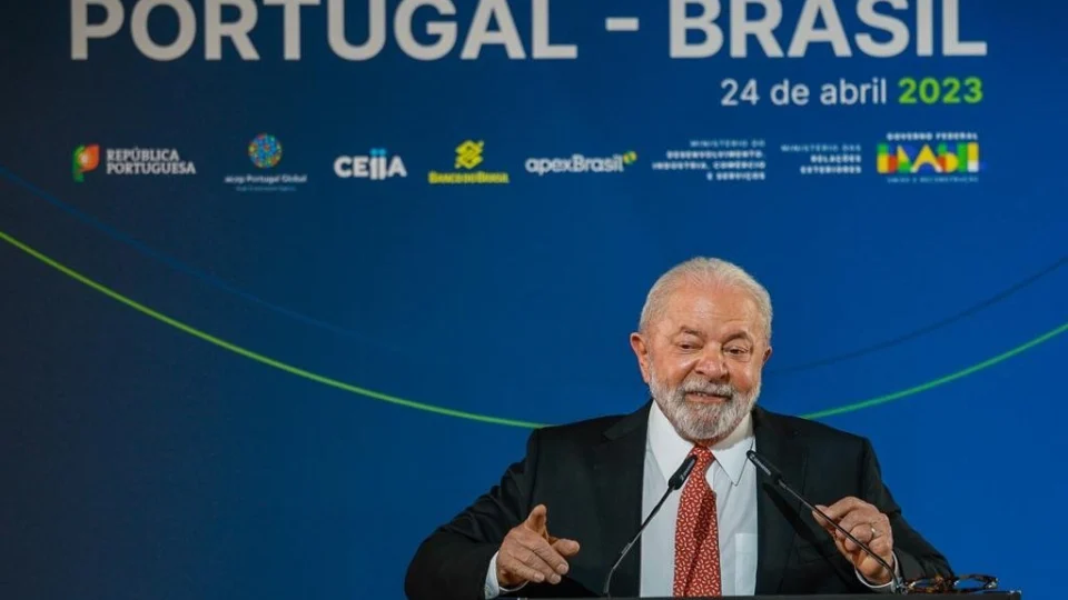 A plateia de empresários em Portugal, Lula critica privatizações e remuneração paga a executivos e conselheiros da Eletrobras