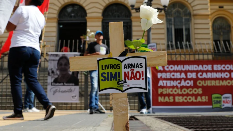 Deputado petista quer propor imposto sobre propriedade de arma de fogo para bancar ações de combate à violência nas escolas