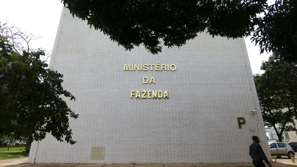 Em reunião com senadores, Fernando Haddad pede apoio ao pacote de crédito