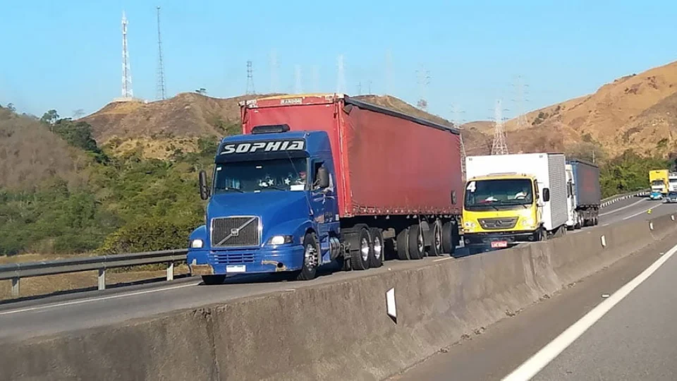 Volume de serviços cresce 0,9% em maio, após queda em abril