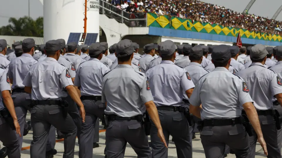 Menos mulheres e mais poderes: governo Lula apoia projeto bolsonarista que fortalece PM