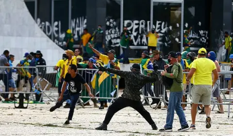 CCJ da Câmara vota projeto para anistiar golpistas do 8 de janeiro