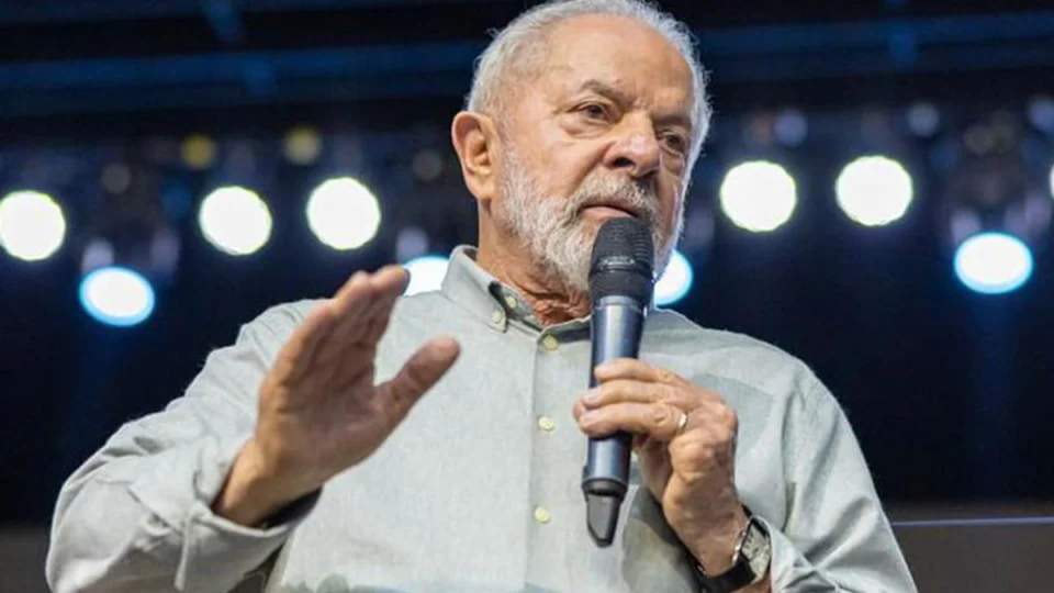 Lula é submetido a cirurgia no crânio, após sentir fortes dores de cabeça