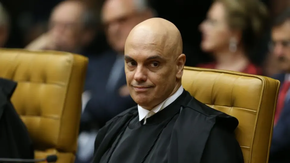 Moraes vota por condenar casal a 17 anos de prisão por participar do 8/1