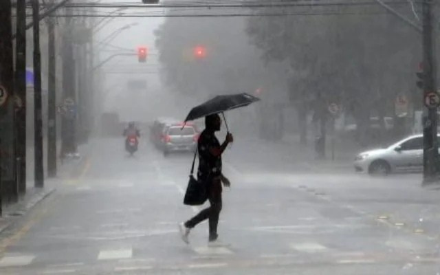 Frente fria causa chuva no Sul e calorão segue no Sudeste; veja a previsão