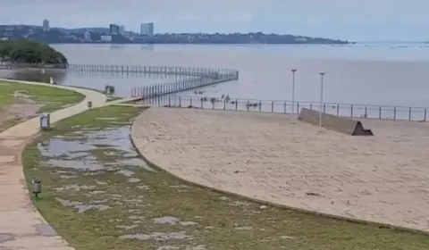 Vento muda, sol retorna e Guaíba acelera baixa em Porto Alegre