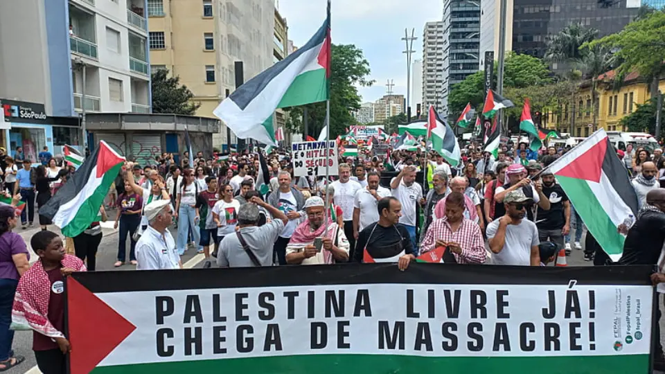 Ato em solidariedade à Palestina reúne 2 mil pessoas na Avenida Paulista