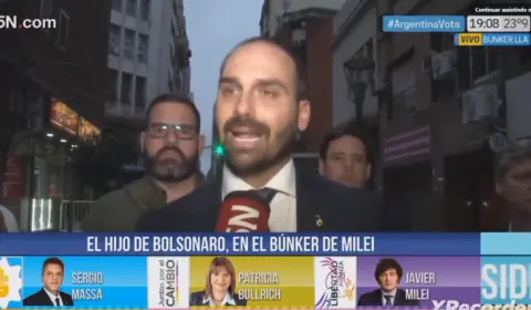 Eduardo Bolsonaro é cortado de ‘ao vivo’ na Argentina por defender população armada