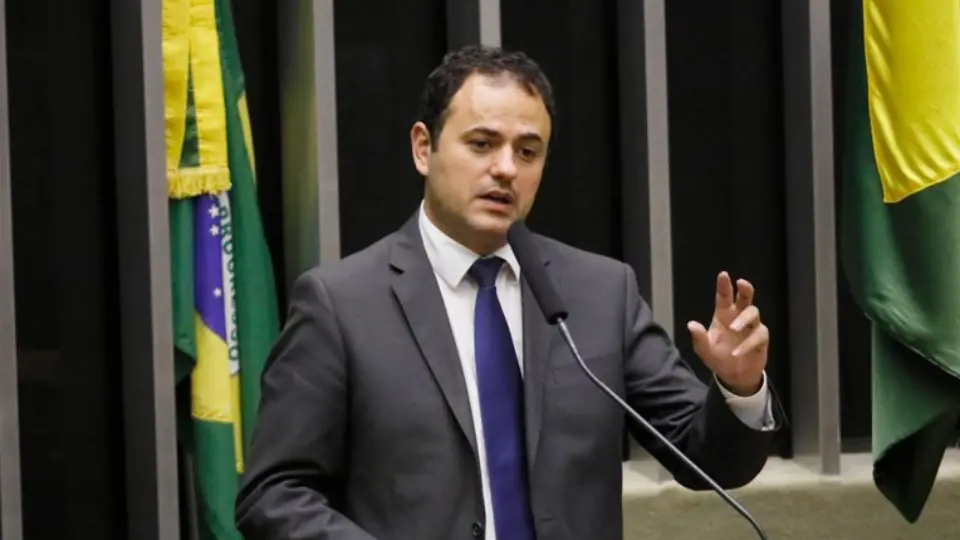 Taxação das grandes fortunas ainda não aconteceu, diz deputado Glauber Braga