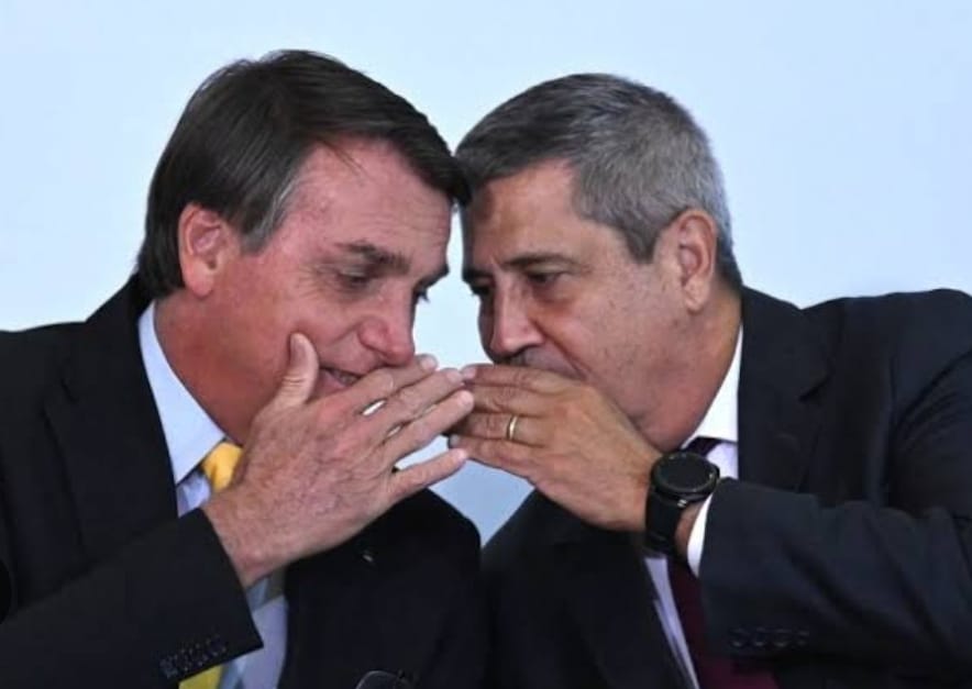 Braga Netto e ex-presidente Jair Bolsonaro: na mira da Polícia Federal, Cid