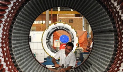 Redução da Selic e bom momento da economia ajudam indústria a reduzir estoques ao menor patamar em dois anos. Setor caminha para fechar 2024 com crescimento efetivo
