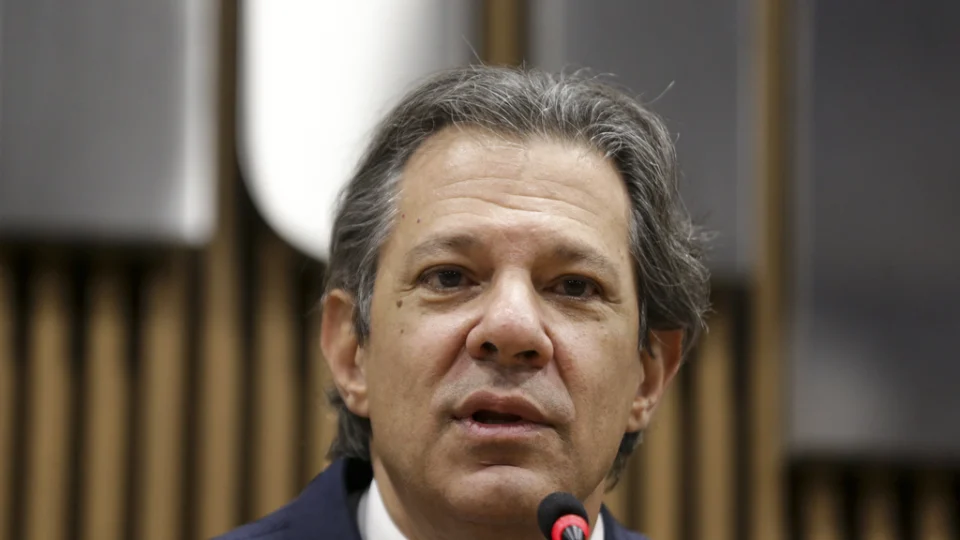 Com proposta do JCP parada na Câmara, Haddad estuda medida para taxar ganhos de acionistas de empresas