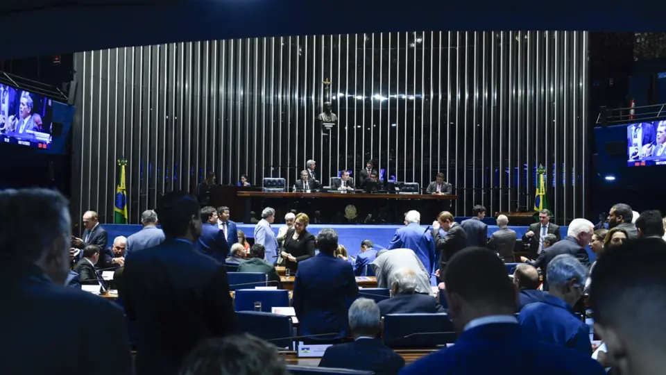 Plenário do Senado aprova em dois turnos a PEC da reforma tributária